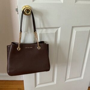Ladies Michael Kors only used once  brown shoulder bag.